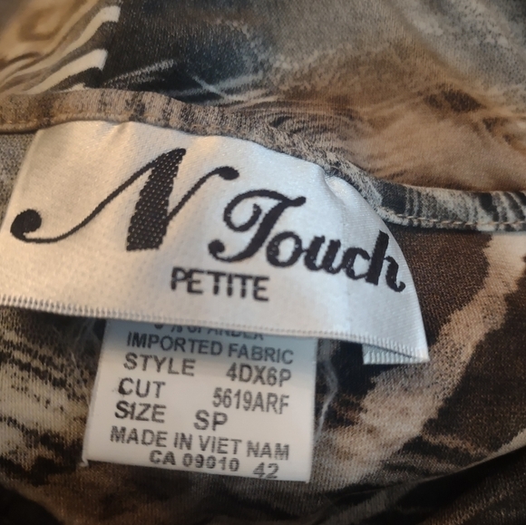 N Touch women's size small petite animal print blouse shirt top - Picture 6 of 6